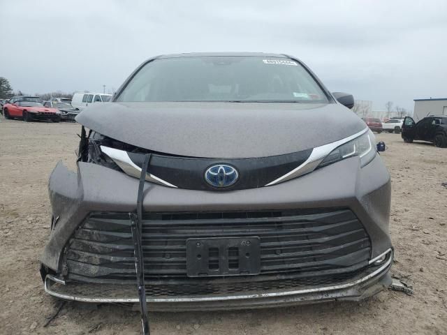 2021 Toyota Sienna XLE