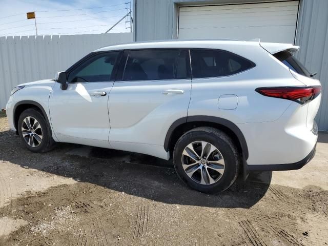 2022 Toyota Highlander Hybrid XLE