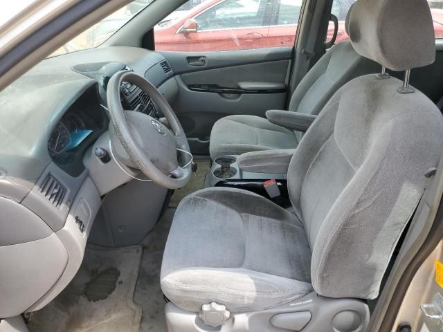 2004 Toyota Sienna CE