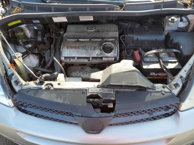 2004 Toyota Sienna XLE