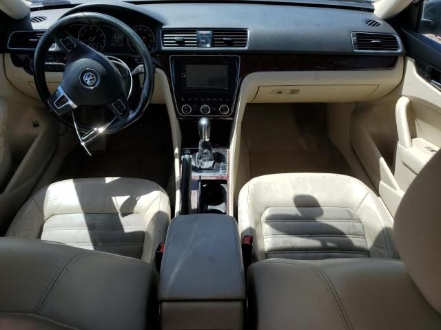 2012 Volkswagen Passat SEL