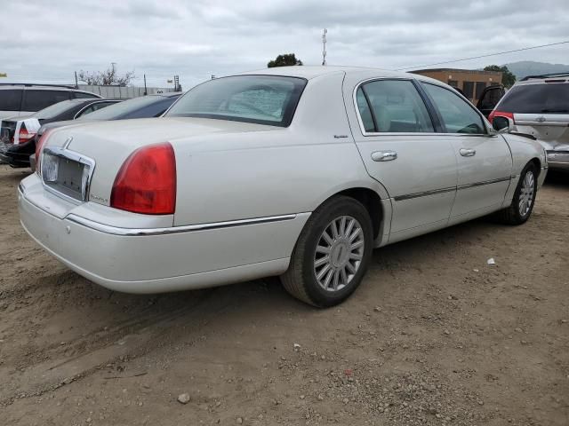 2005 Lincoln Town Car Signature