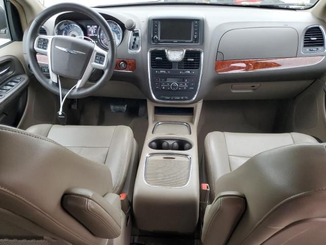 2014 Chrysler Town & Country Touring L