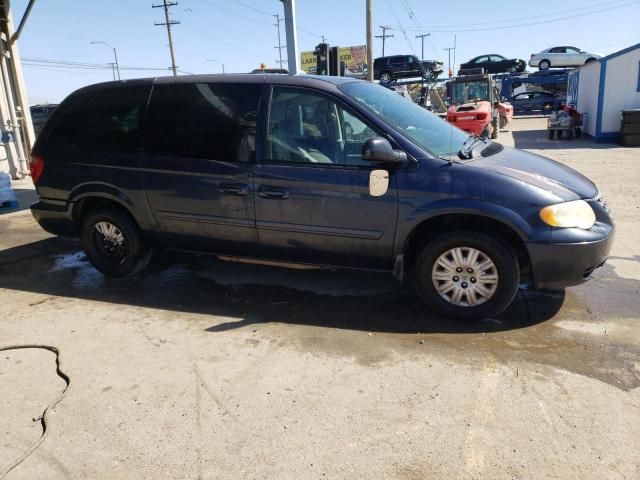 2007 Chrysler Town & Country LX