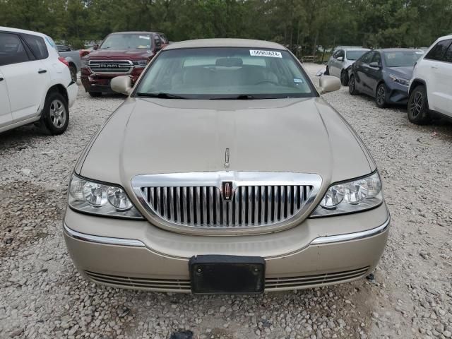 2004 Lincoln Town Car Executive