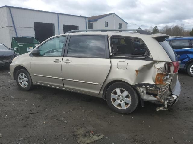 2004 Toyota Sienna CE