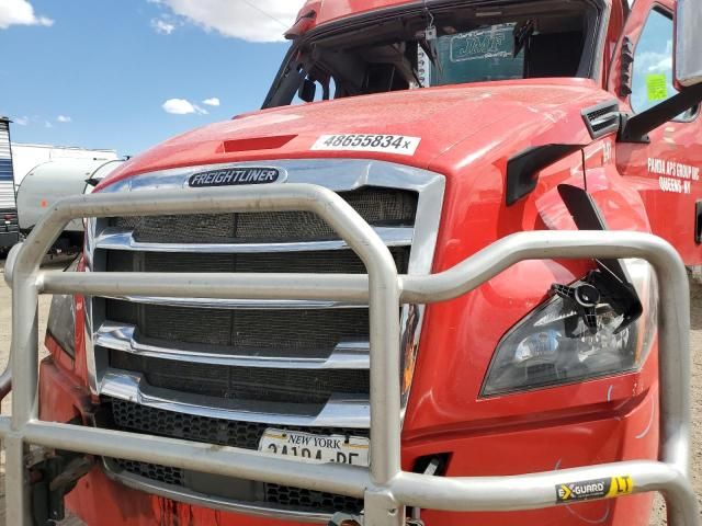 2020 Freightliner Cascadia 126