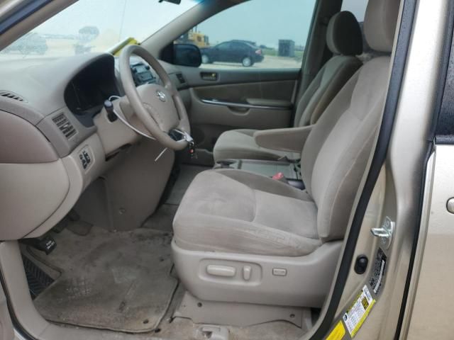 2009 Toyota Sienna CE