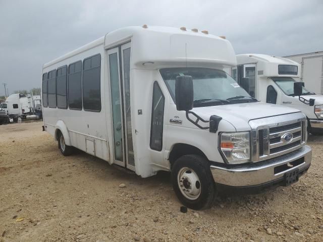 2016 Ford Econoline E450 Super Duty Cutaway Van