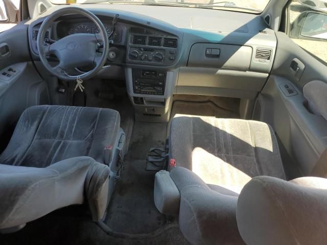 1998 Toyota Sienna LE