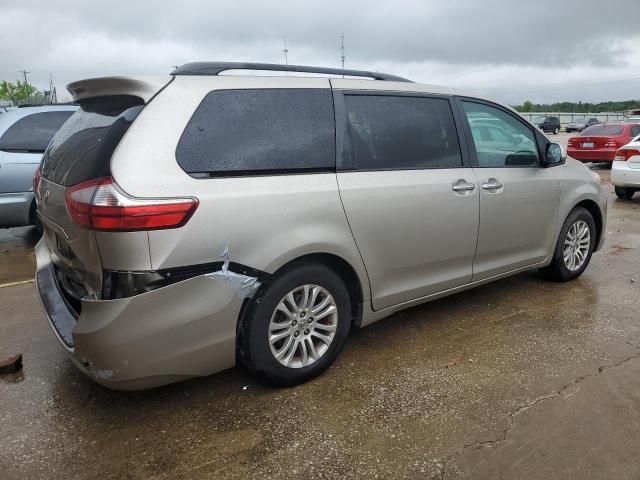 2016 Toyota Sienna XLE