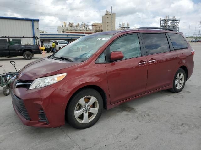 2019 Toyota Sienna LE