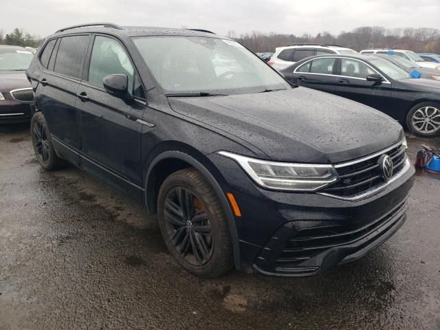 2022 Volkswagen Tiguan SE R-LINE Black