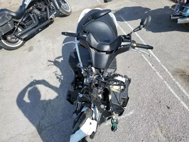 2016 Suzuki UH200