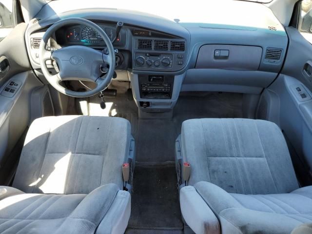 1999 Toyota Sienna CE