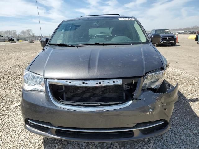 2016 Chrysler Town & Country Touring