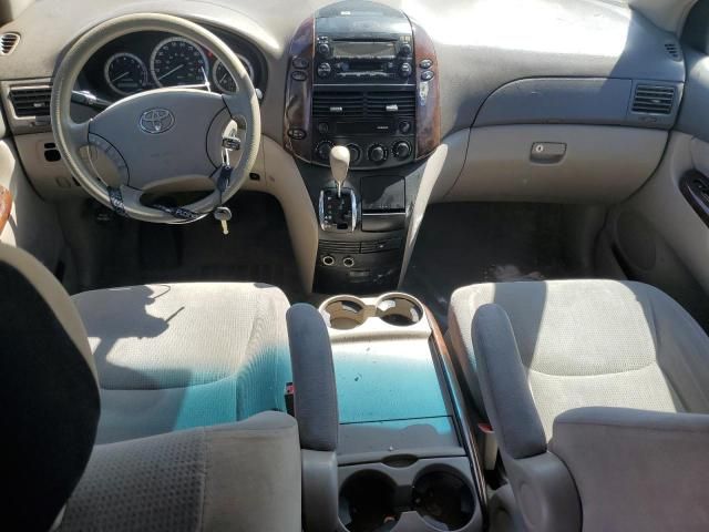 2004 Toyota Sienna CE