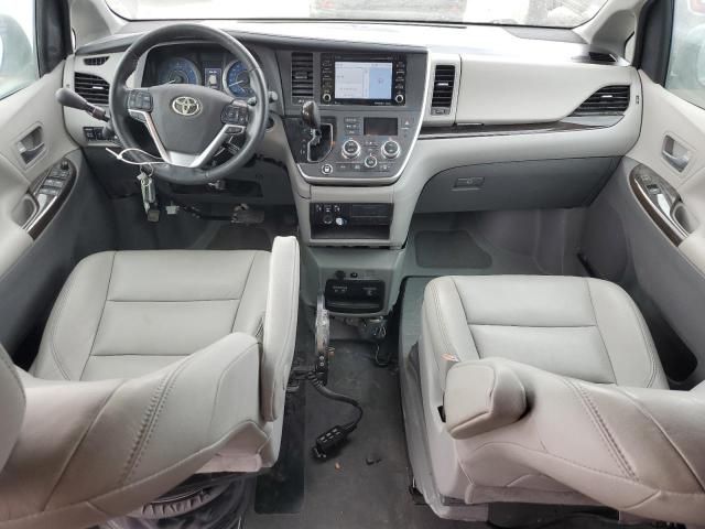 2020 Toyota Sienna XLE