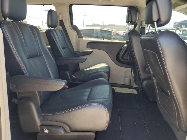 2012 Chrysler Town & Country Touring L