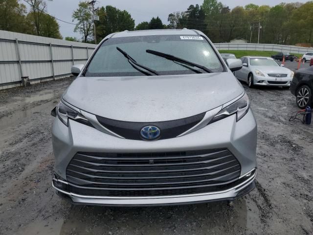 2022 Toyota Sienna Limited