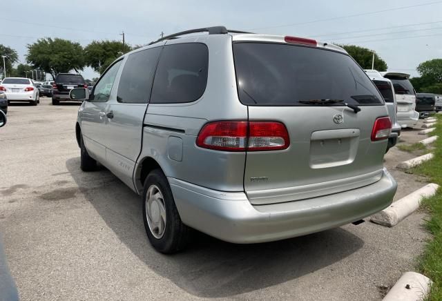 2003 Toyota Sienna LE