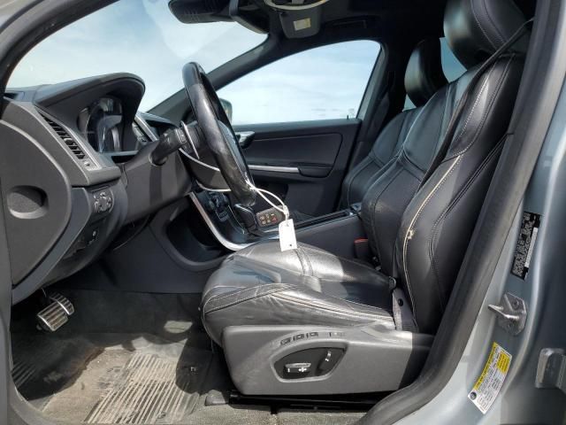 2015 Volvo XC60 T6 R-DESIGN Platinum