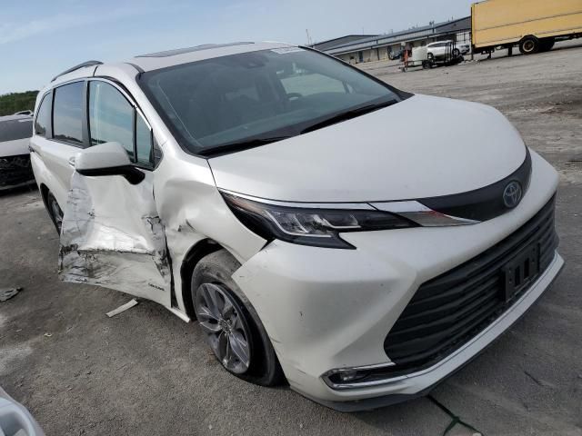 2021 Toyota Sienna XLE