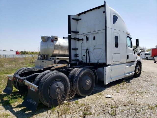 2020 Freightliner Cascadia 126