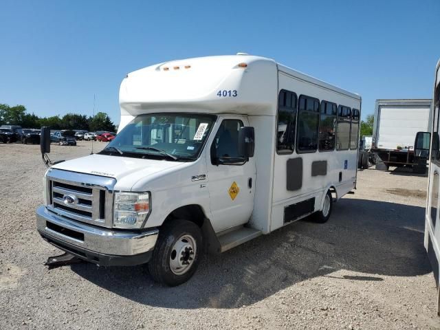 2016 Ford Econoline E350 Super Duty Cutaway Van