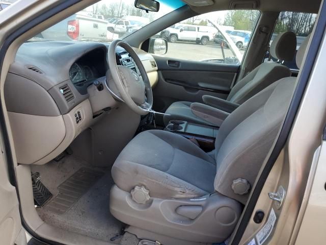 2004 Toyota Sienna CE