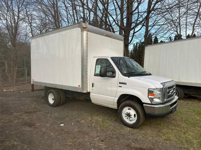 2016 Ford Econoline E350 Super Duty Cutaway Van