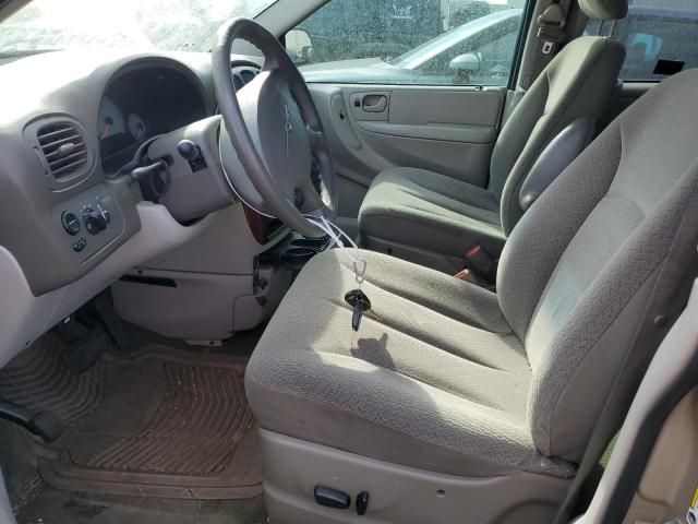 2005 Chrysler Town & Country LX