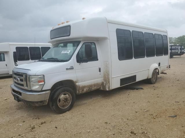 2016 Ford Econoline E450 Super Duty Cutaway Van