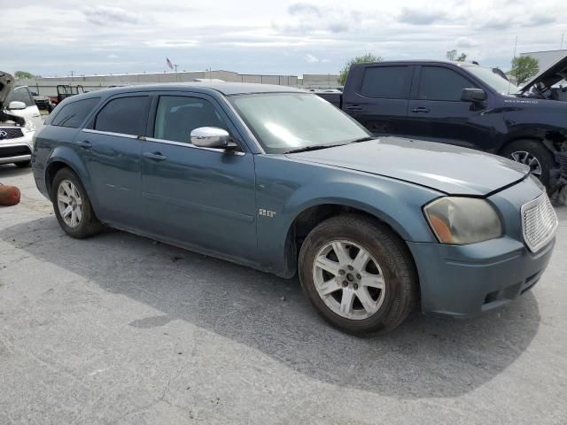 2005 Dodge Magnum SE