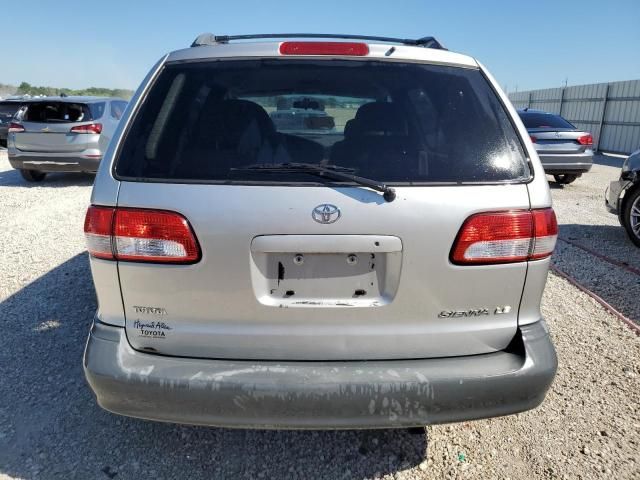 2001 Toyota Sienna LE