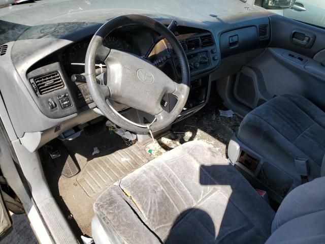 1998 Toyota Sienna LE