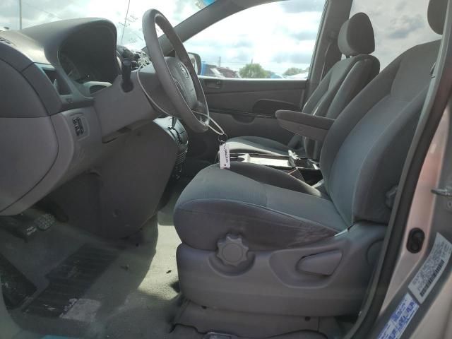 2004 Toyota Sienna CE