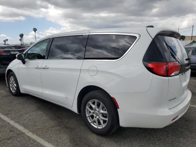 2022 Chrysler Voyager LX