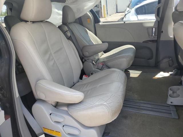 2013 Toyota Sienna XLE