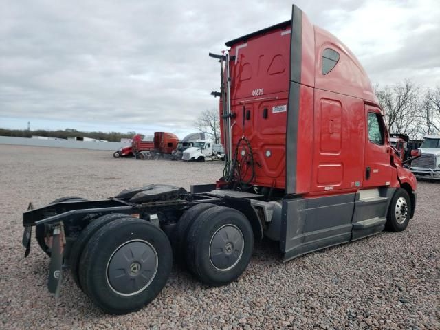 2021 Freightliner Cascadia 126