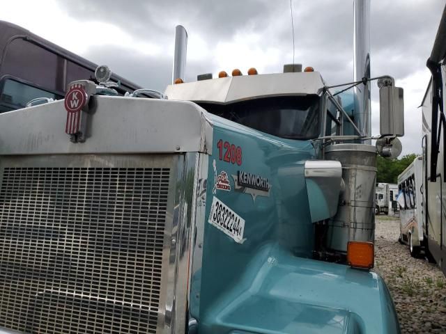 2004 Kenworth Construction W900