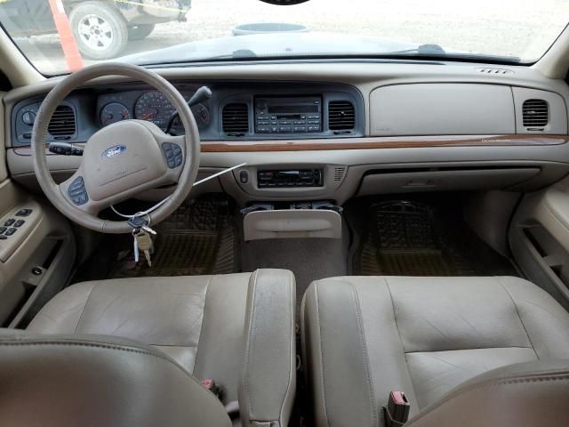 2004 Ford Crown Victoria LX