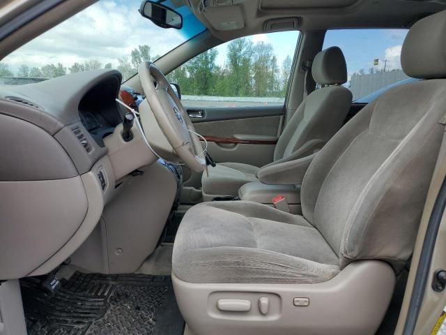 2005 Toyota Sienna XLE