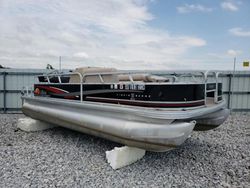 Compre botes salvage a la venta ahora en subasta: 2014 Suntracker Boat