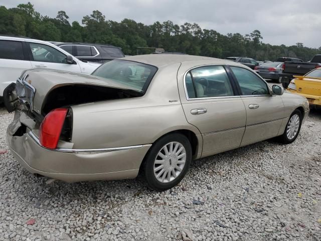 2004 Lincoln Town Car Executive