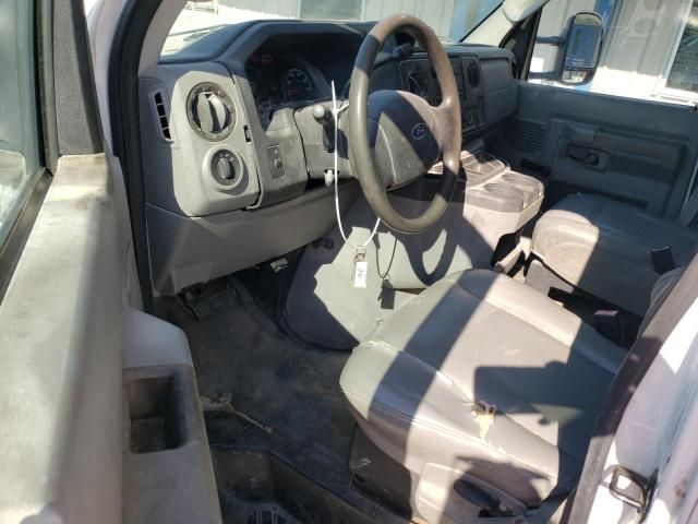 2009 Ford Econoline E350 Super Duty Cutaway Van