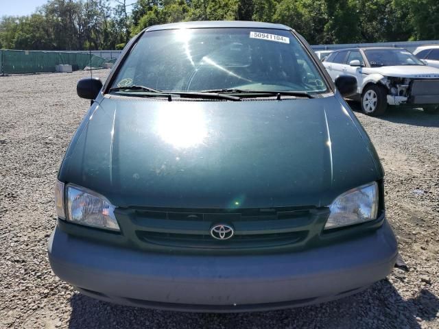 2000 Toyota Sienna CE