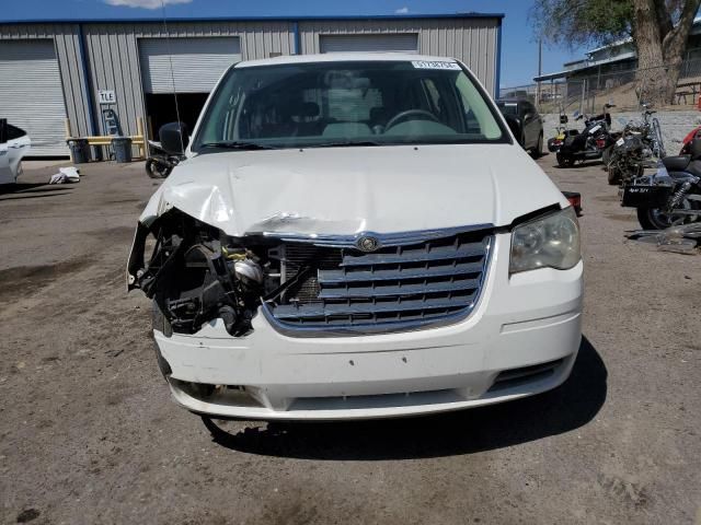 2009 Chrysler Town & Country LX