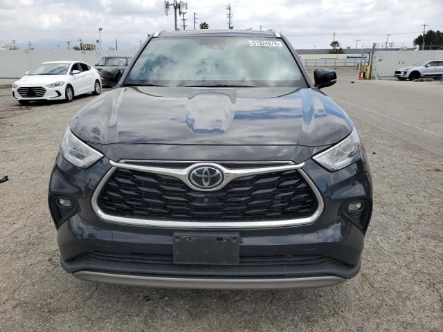 2022 Toyota Highlander Platinum