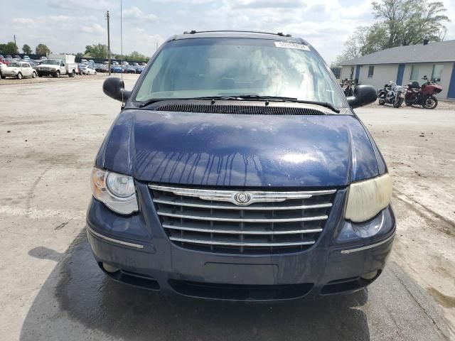 2005 Chrysler Town & Country Limited